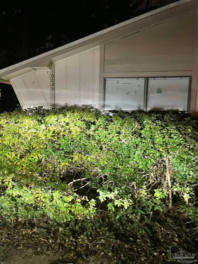 Building Photo - 10049 Hillview Rd