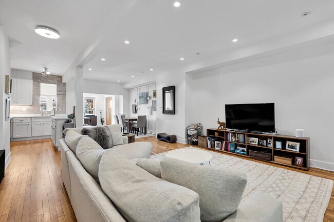 Building Photo - 4008 Marlboro Pl NW