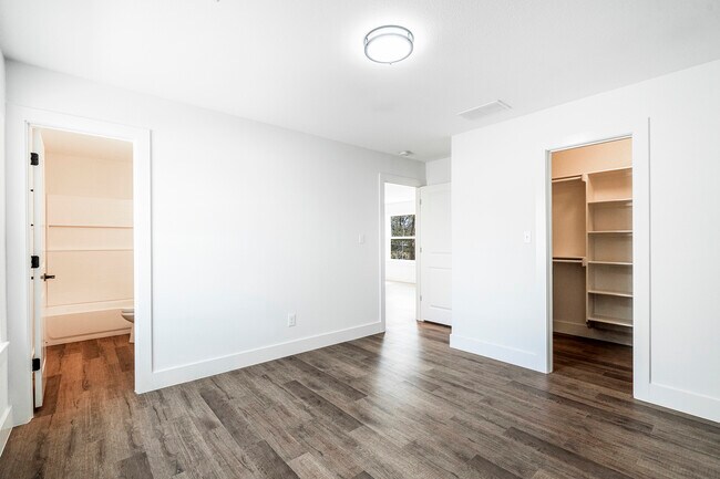 Building Photo - 1521 S Rusk Ave