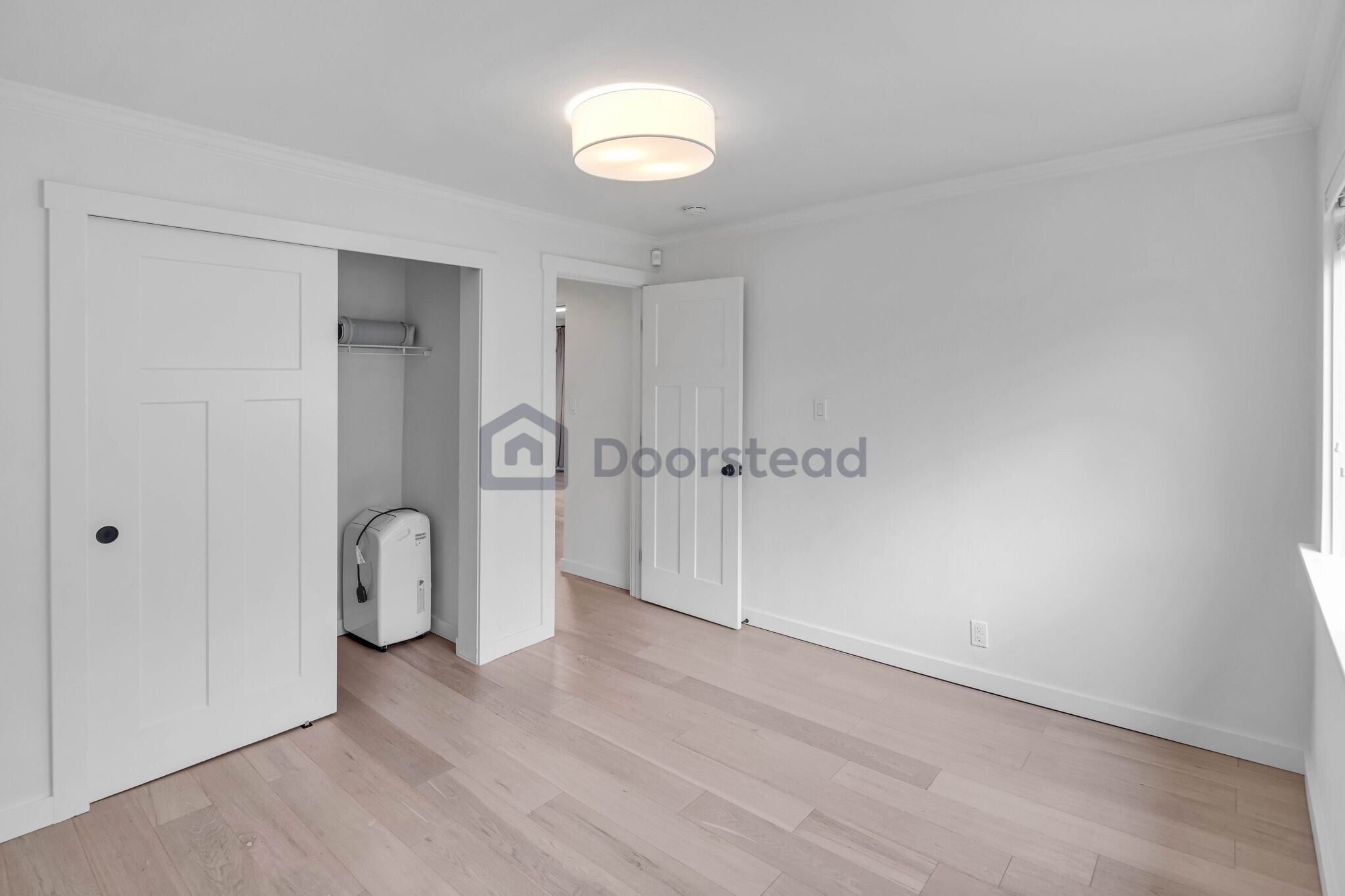 Building Photo - 924 24th Ave S