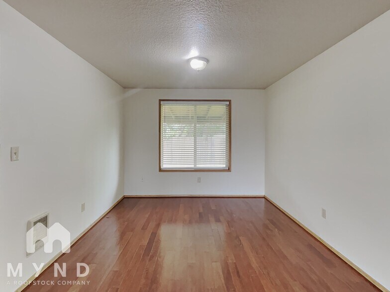 Building Photo - 7007 NE 142nd Ct