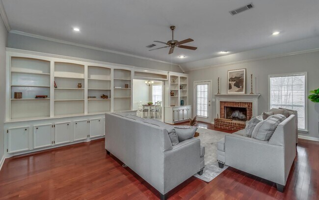 Building Photo - 340 Willow Ridge Cove
