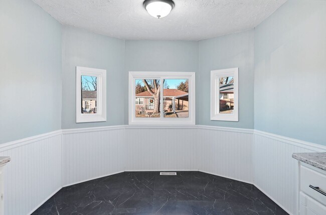 Building Photo - Fully remodeled 4 bed charmer