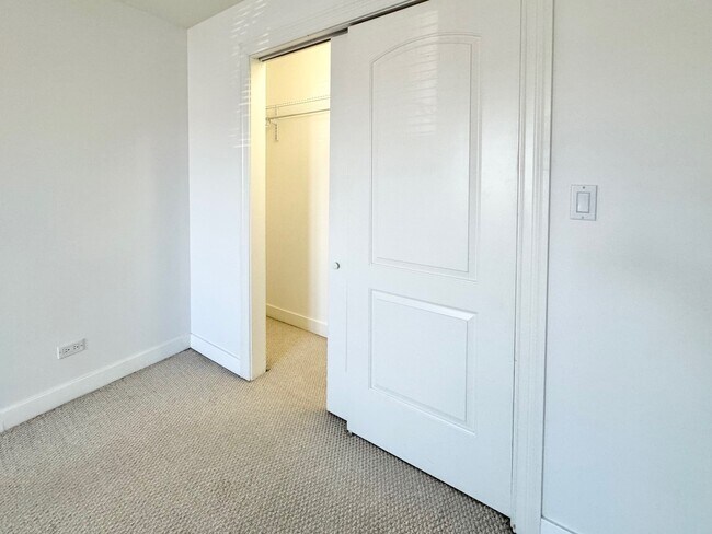 Building Photo - 4335 W Irving Park Rd