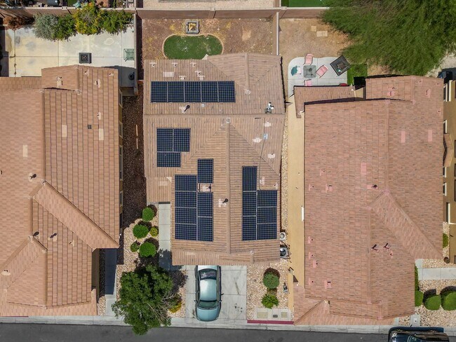 Building Photo - NW 3 bedroom!! Community Pool!! Playground...