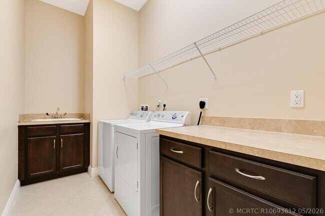 Building Photo - 2805 Bellarosa Circle