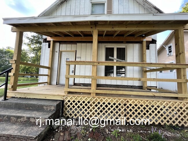 Building Photo - 1033 S Gibson St
