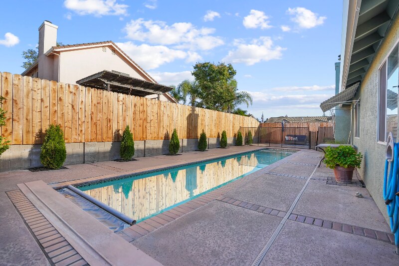 Building Photo - 209 Grapewood Ct