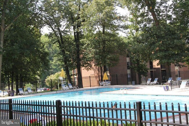 Building Photo - 3360 Woodburn Rd