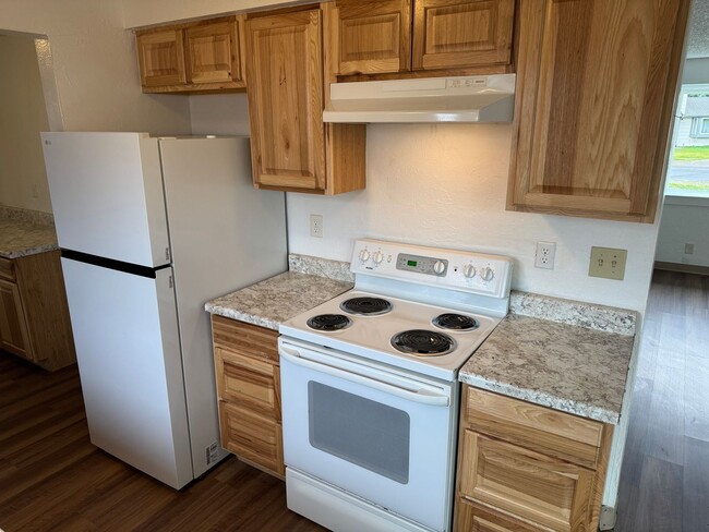 Building Photo - 2 bed 1 1/2 bath duplex in Springfield!