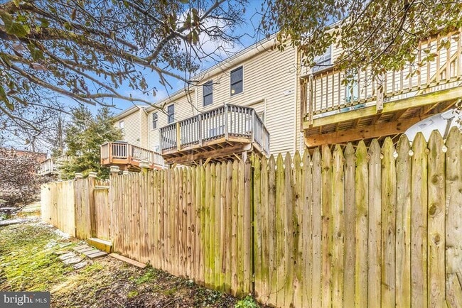 Building Photo - 19 Stonewall Ct