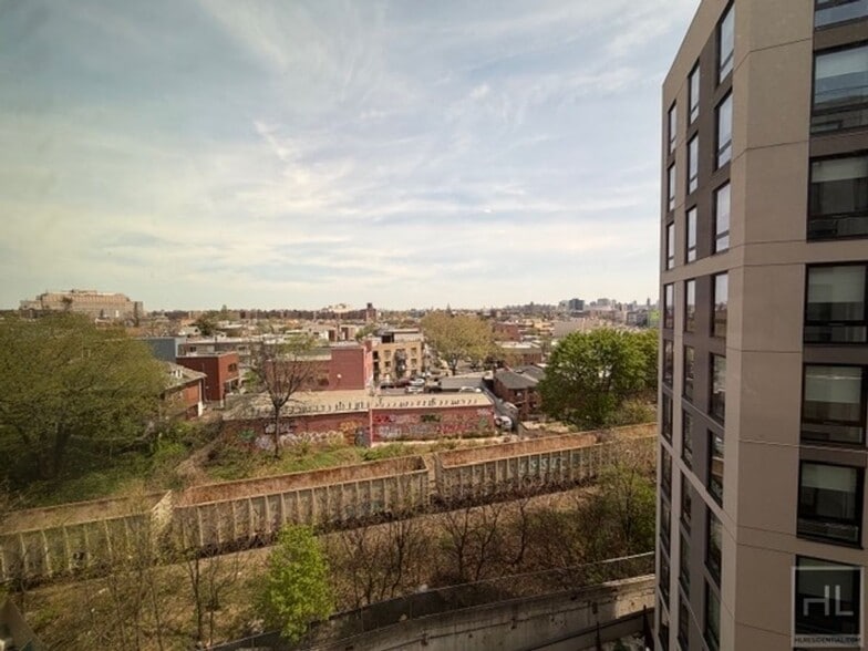 Building Photo - Luxurious Woodside 1 Bedroom with Views!