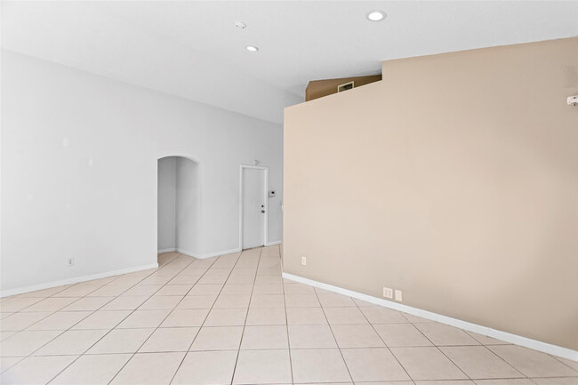 Building Photo - 15250 SW 49th Ct
