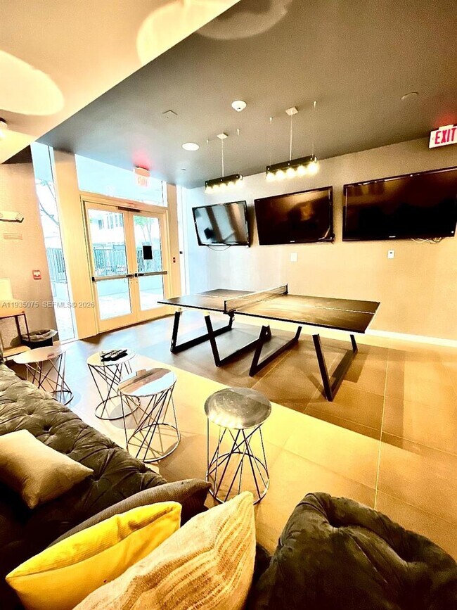 Building Photo - 2100 Park Ave