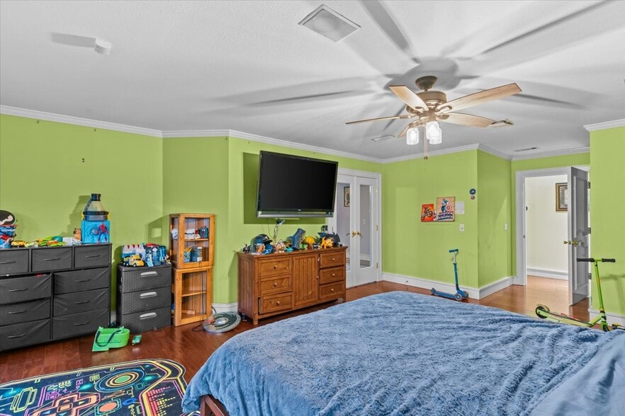 Building Photo - 200 Asphodel Dr