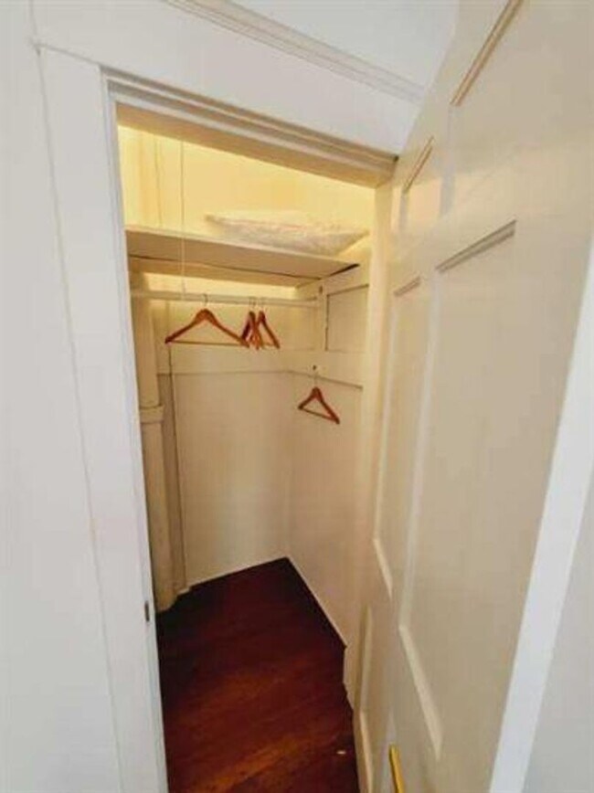 Building Photo - Beautiful Spacious 4 BD Home and 1 BD Back House with Pool!! Right Across Rhodes College, Perfect...