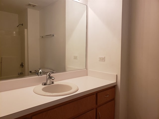 Building Photo - 2108 Primrose Dr