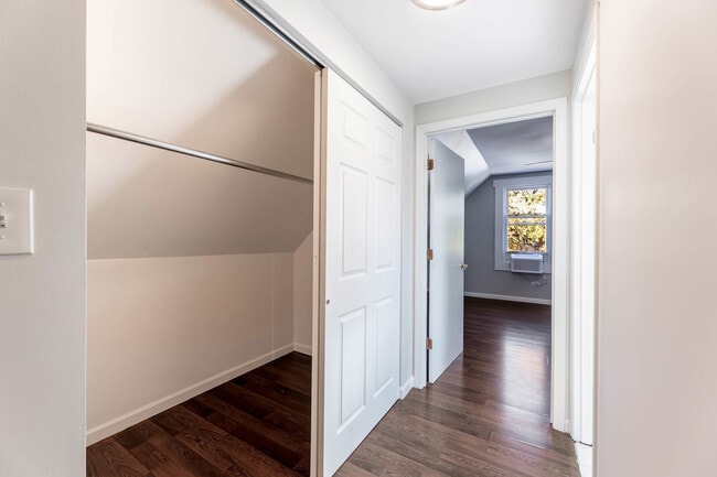 Building Photo - 3404 N Kilbourn Ave