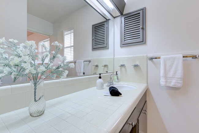 Building Photo - 502 Downshire Dr