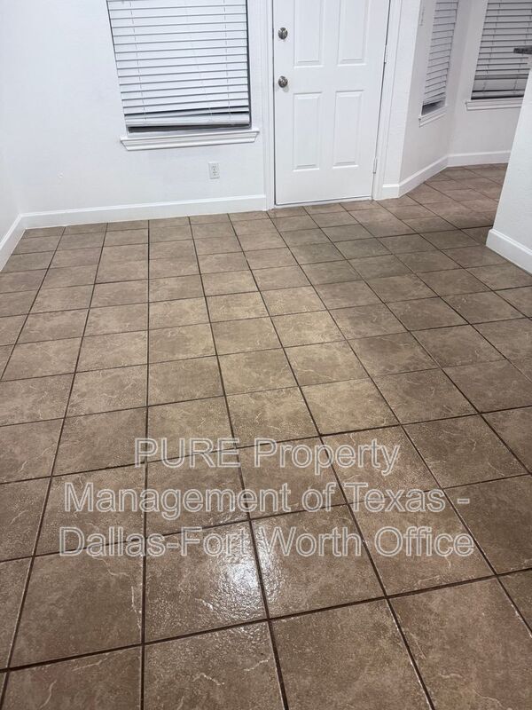Building Photo - 529 Mast Ct