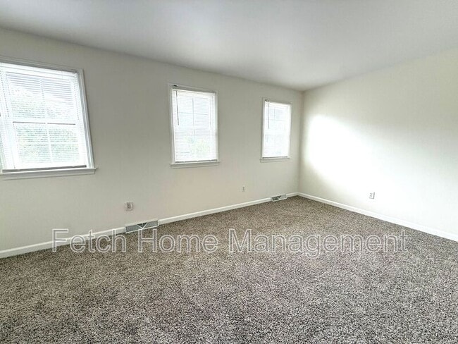 Building Photo - 55 Beech Ln