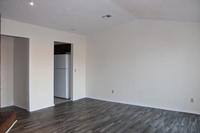 Building Photo - All Appliances!