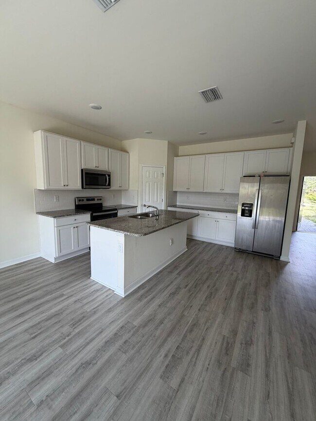 Building Photo - 1060 San Cristobal Ave