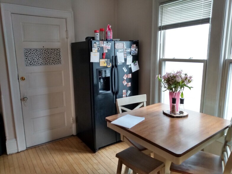 Building Photo - 2948 N Newhall St