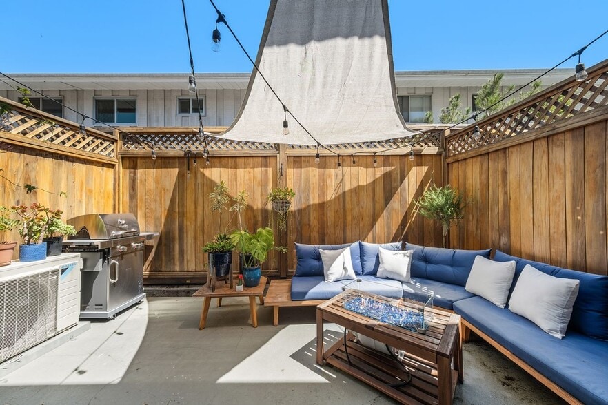 Patio - 4040 Grand View Blvd