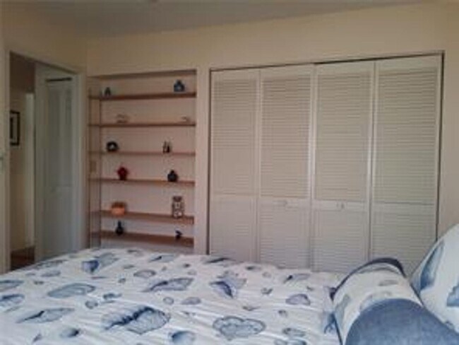 Building Photo - Seasonal 3/2/2 waterfront villa in Punta Gorda