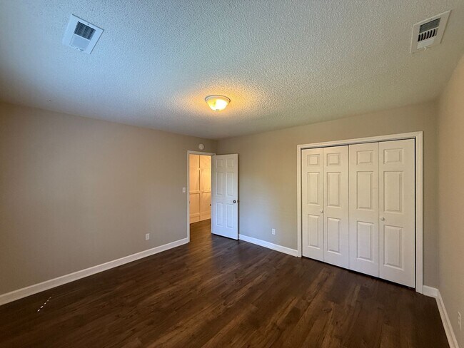 Building Photo - 6714 Amberley Ln