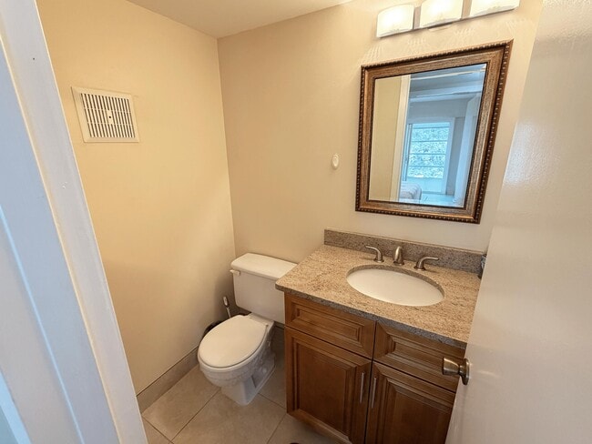 Building Photo - 375 Mansfield I