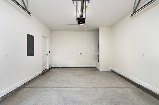 Building Photo - 13330 Shea Cir