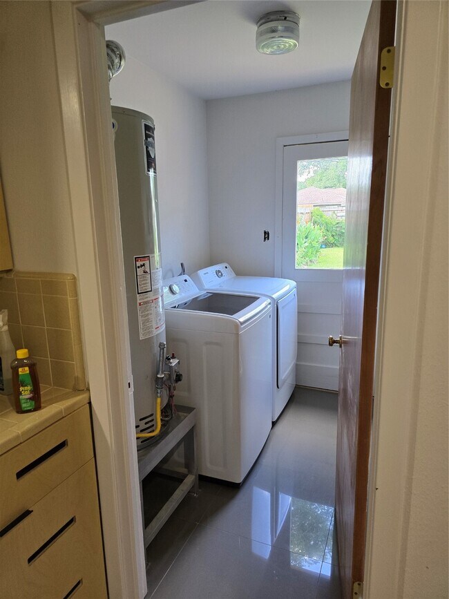 Building Photo - 6414 Neff St