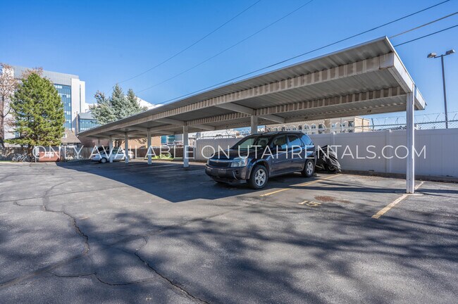 Building Photo - 166 N 400 W St