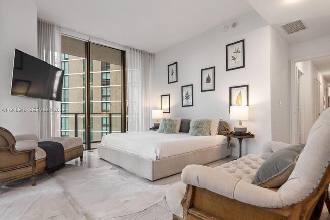 Building Photo - 480 NE 31st St