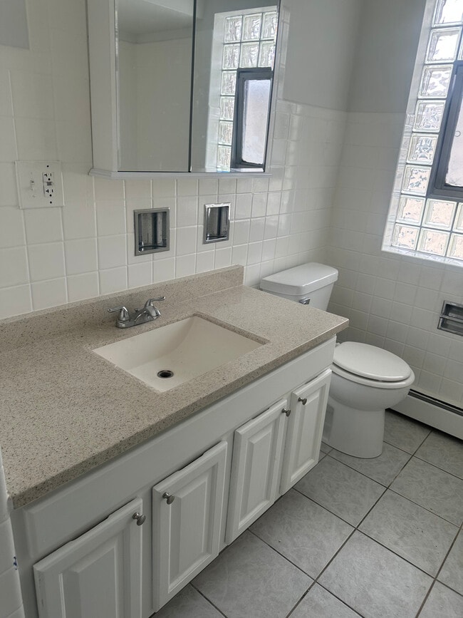 Building Photo - 1241 N La Grange Rd