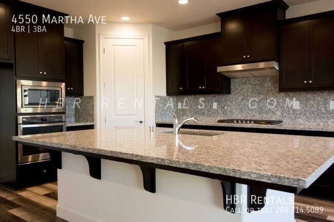 Building Photo - 4550 Martha Ave