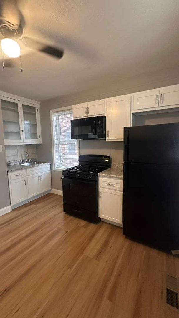 Building Photo - 5042-5044 Pernod Avenue