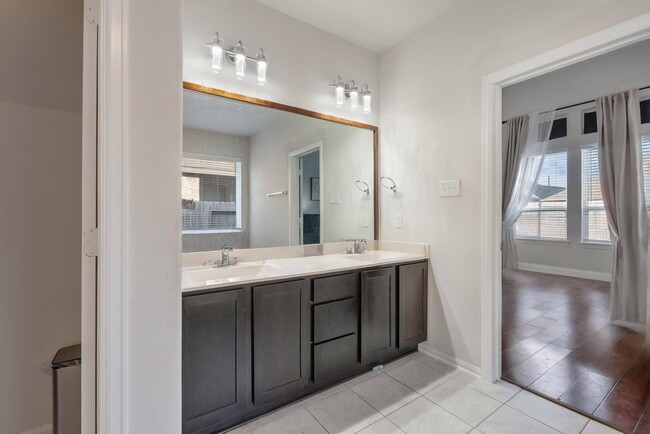 Building Photo - 14018 Lago Crk Ct