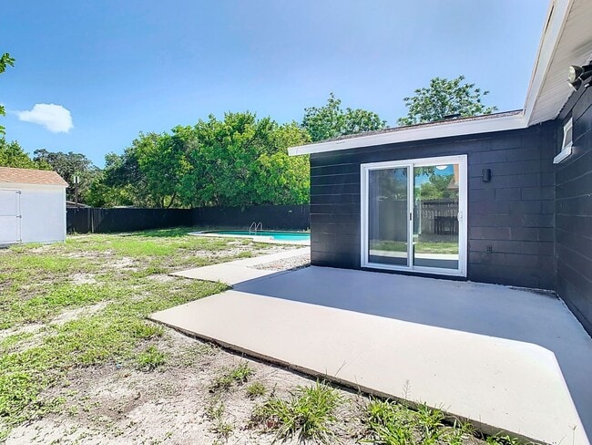 Building Photo - Stunning Rental Pool House in South St. Pe...