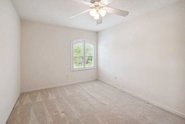 Building Photo - 4 Bedroom Single Family in Orlando