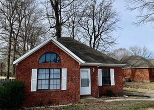 Building Photo - 2Bed 1 Bath Fenced Backyard!