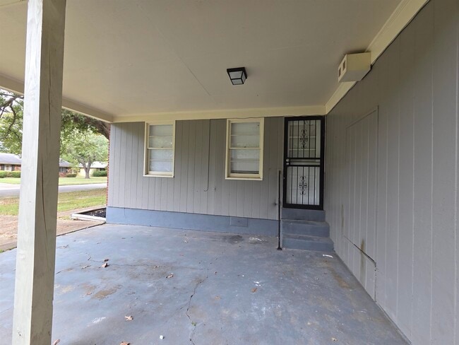 Building Photo - 3602 Gowan Dr