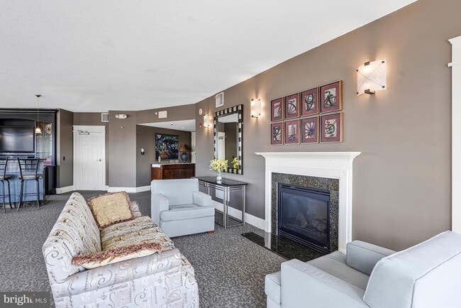 Building Photo - 11800 Sunset Hills Rd