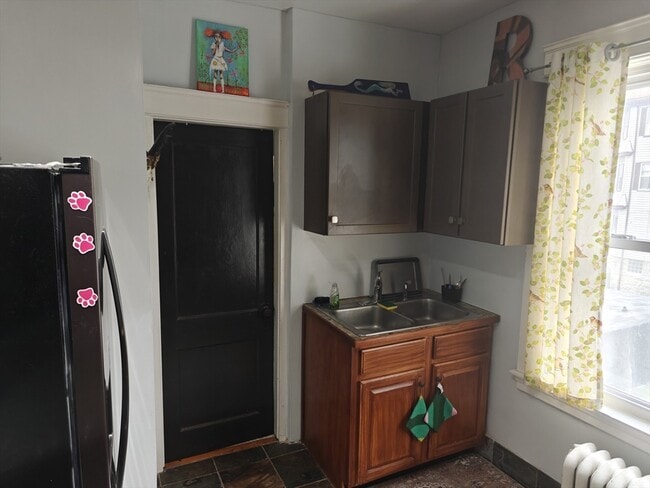 Building Photo - 452 Osborn St