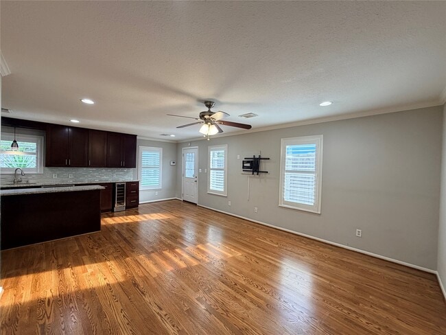 Building Photo - 1631 Chantilly Ln