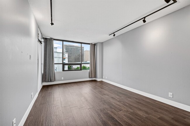 Building Photo - 5150 Hidalgo St