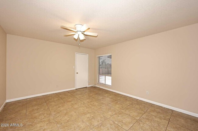 Building Photo - 5138 W Vogel Ave