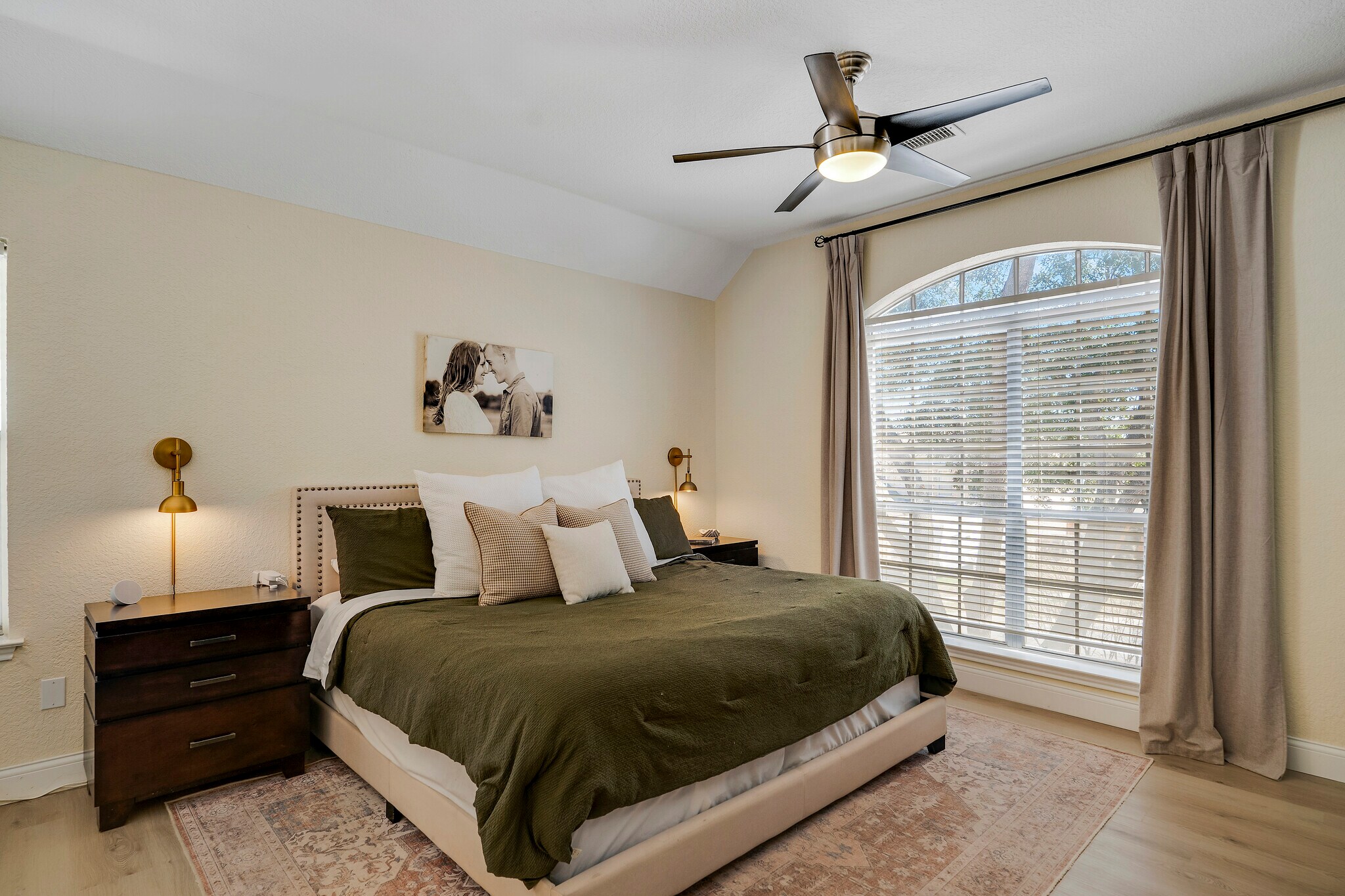 Building Photo - 10331 Mustang Rdg